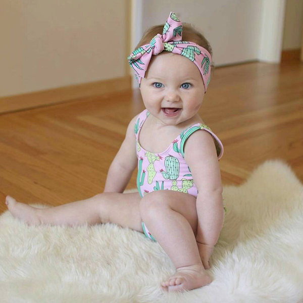 Dječji kupaći kostim s kovrčama u ružičastoj boji