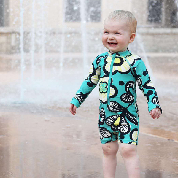 Dječji kupaći kostim s cvjetnim uzorkom u plavoj boji