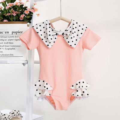 Lühikeste varrukate ja lokkidega laste ujumistrikoo tüdrukutele