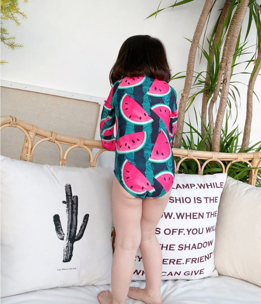 Dječji kupaći kostim s patentnim zatvaračem i dugim rukavima