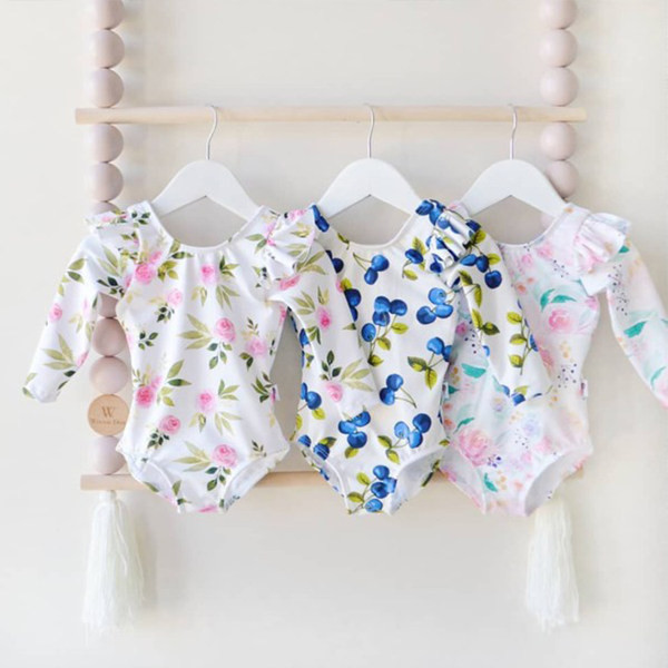 Kolmes värvitoonis lillemustriga laste ujumistrikoo