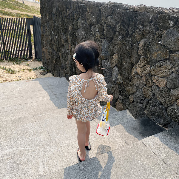 Kupaći kostim za zaštitu od sunca s cvjetnim uzorkom i dugim rukavima