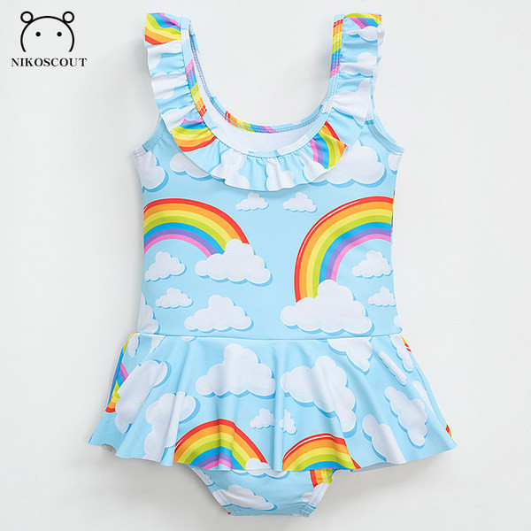 Uut mudelit täis lokkidega ujumistrikoo tüdrukutele