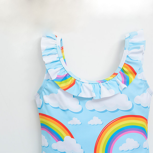 Uut mudelit täis lokkidega ujumistrikoo tüdrukutele