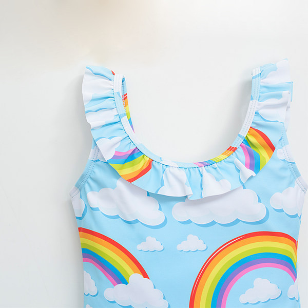 Uut mudelit täis lokkidega ujumistrikoo tüdrukutele