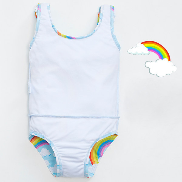 Uut mudelit täis lokkidega ujumistrikoo tüdrukutele