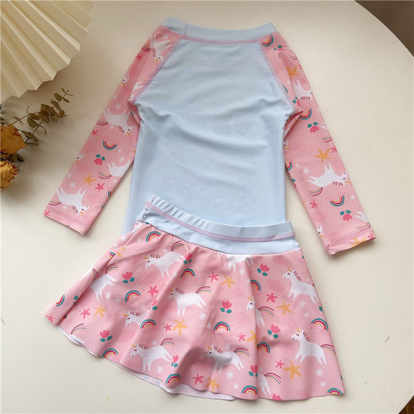 Kaheosaline ja ükssarviku aplikatsiooniga laste ujumistrikoo