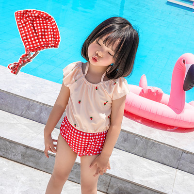 Moodne ruuduline ujumistrikoo lühikeste varrukate ja rihmadega