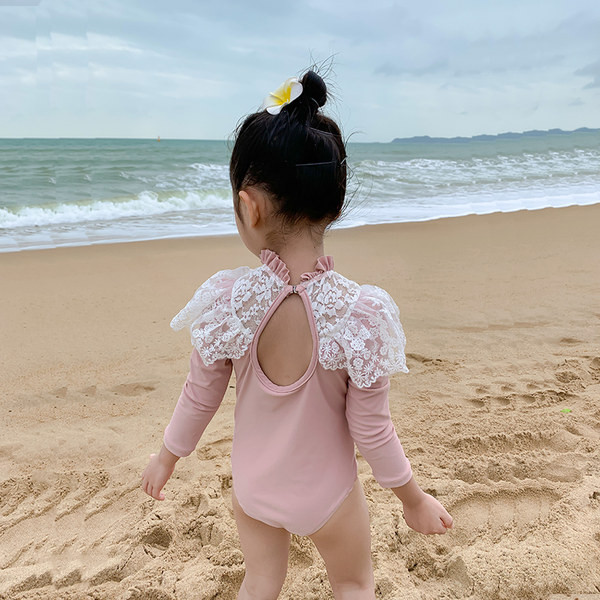 Cijeli kupaći kostim s dugim rukavima i čipkom za djevojčice