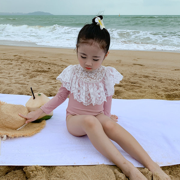 Cijeli kupaći kostim s dugim rukavima i čipkom za djevojčice