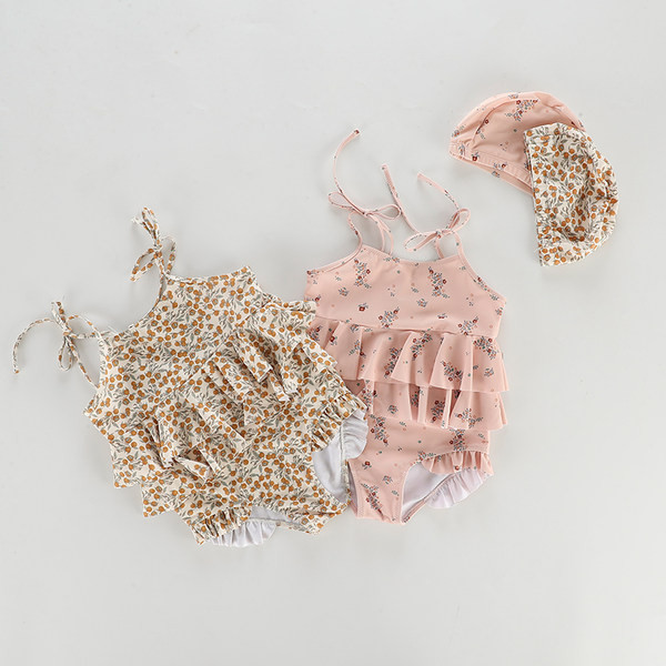 Dječji puni kupaći kostim s tankim naramenicama i kovrčama - cvjetni uzorak