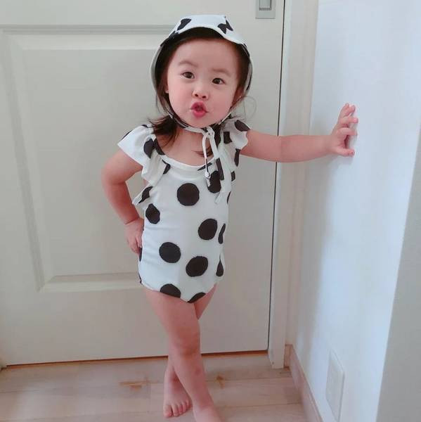 Dječji puni kupaći kostim s točkicama u bijeloj boji