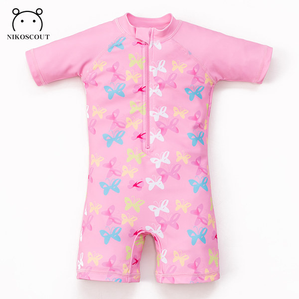 Novi model cijelog kupaćeg kostima s rozim zatvaračem