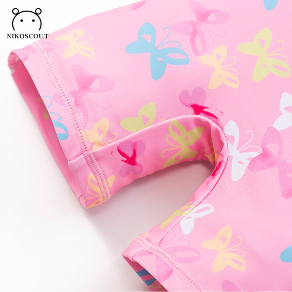 Novi model cijelog kupaćeg kostima s rozim zatvaračem