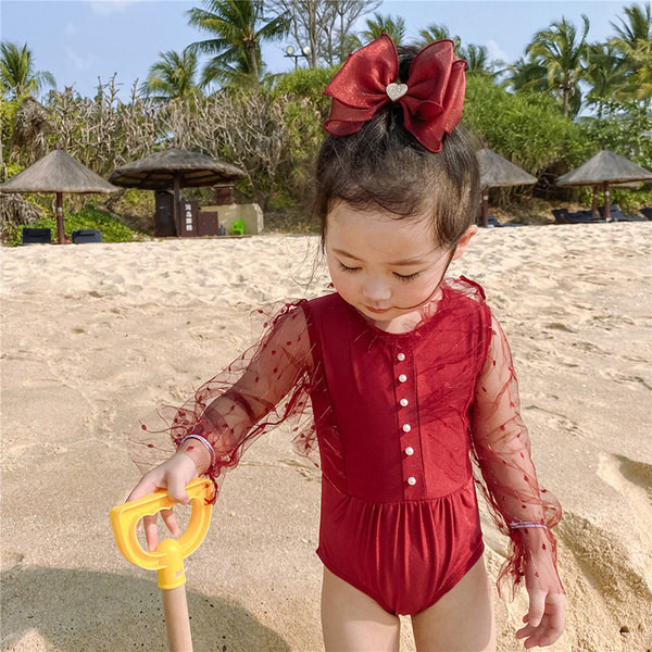 Cijeli kupaći kostim s gumbima i tilom za djevojčice