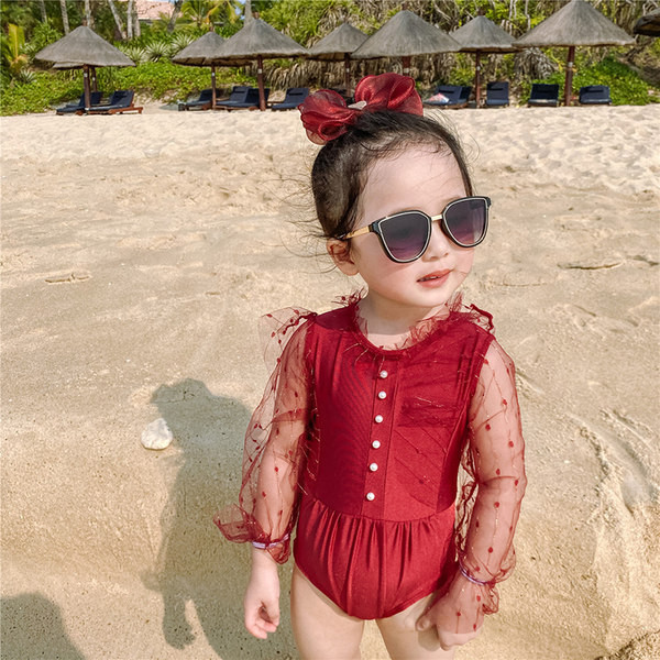 Cijeli kupaći kostim s gumbima i tilom za djevojčice