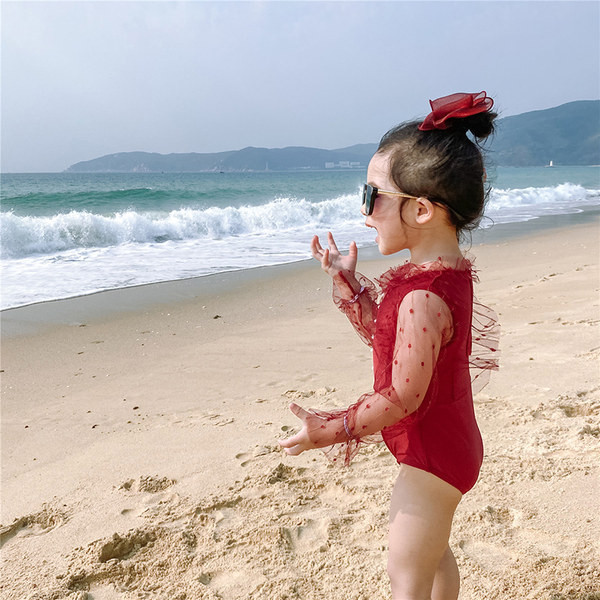 Cijeli kupaći kostim s gumbima i tilom za djevojčice