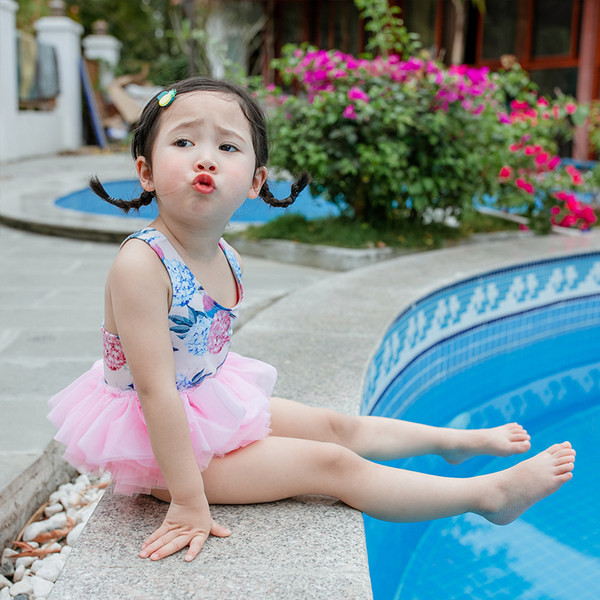 Moderan kupaći kostim sa širokim naramenicama i tilom za djevojčice