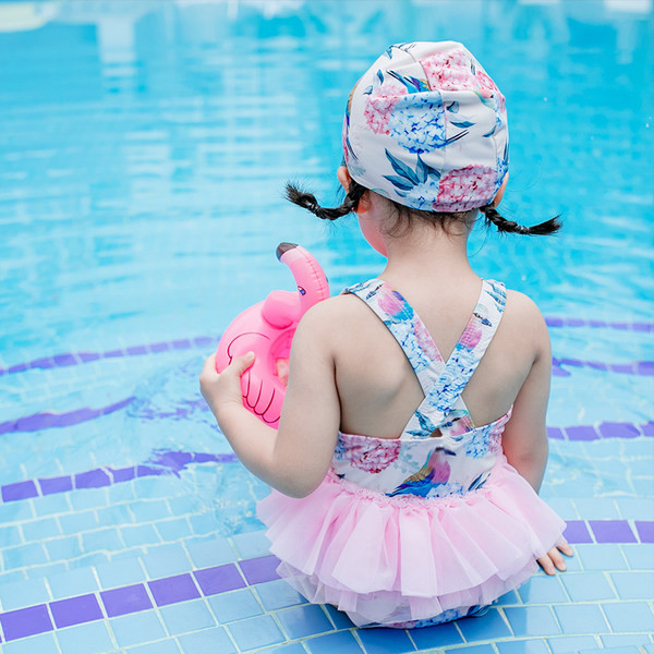 Moderan kupaći kostim sa širokim naramenicama i tilom za djevojčice