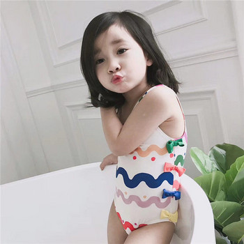 Παιδικό μαγιό με πολύχρωμη διακόσμηση σε λευκό χρώμα