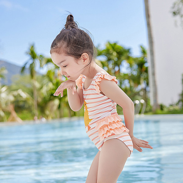 Bērnu svītrains peldkostīms ar aplikācijām un lokām