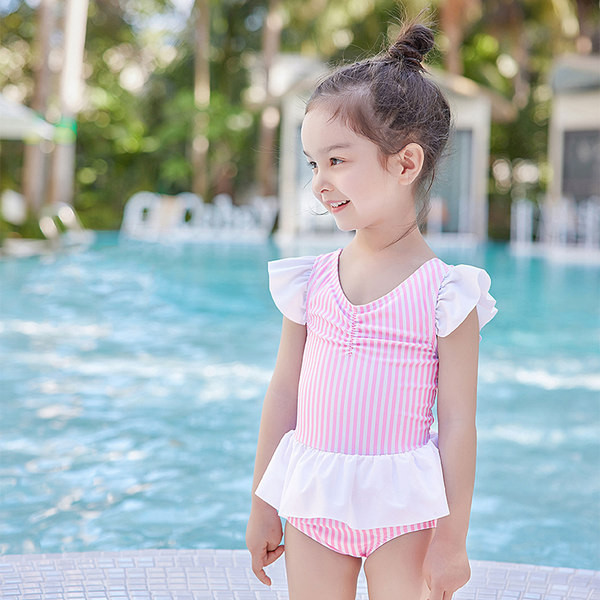 Dječji kupaći kostim na pruge s trakom