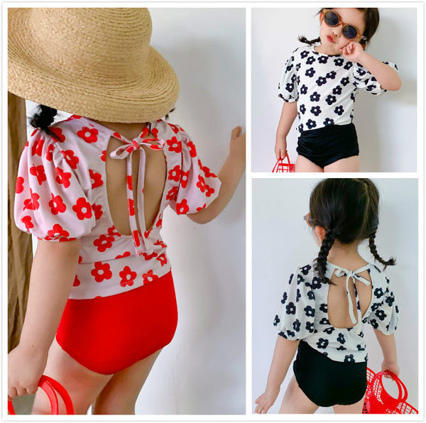 Dječji kupaći kostim za djevojčice sa cvjetnim uzorkom u crnoj i crvenoj boji