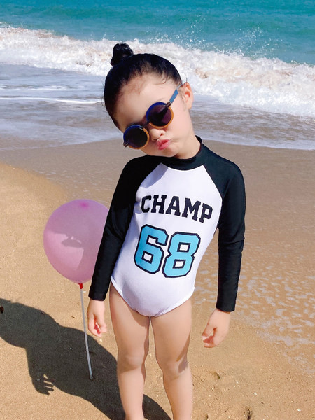 Laste täisujumistrikoo pikkade varrukatega ja trükiga