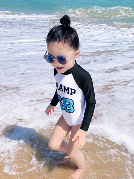 Laste täisujumistrikoo pikkade varrukatega ja trükiga