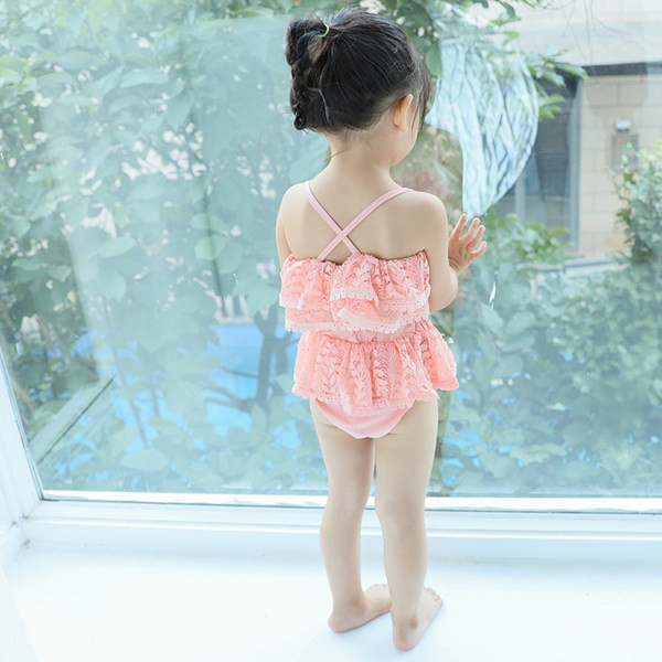 Dječji kupaći kostim iz dva dijela s čipkom i tankim naramenicama