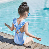 Dječji karirani kupaći kostim s kovrčama