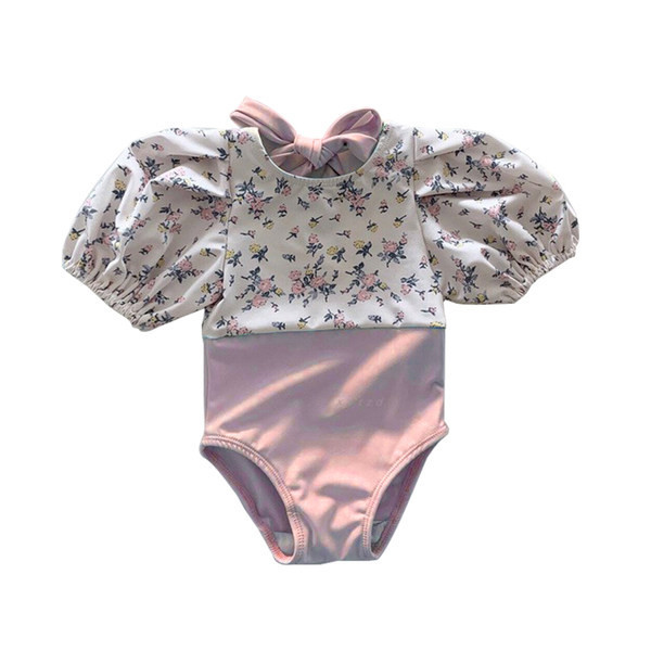 Παιδικό ολόσωμο μαγιό με μανίκια και φλοράλ μοτίβα