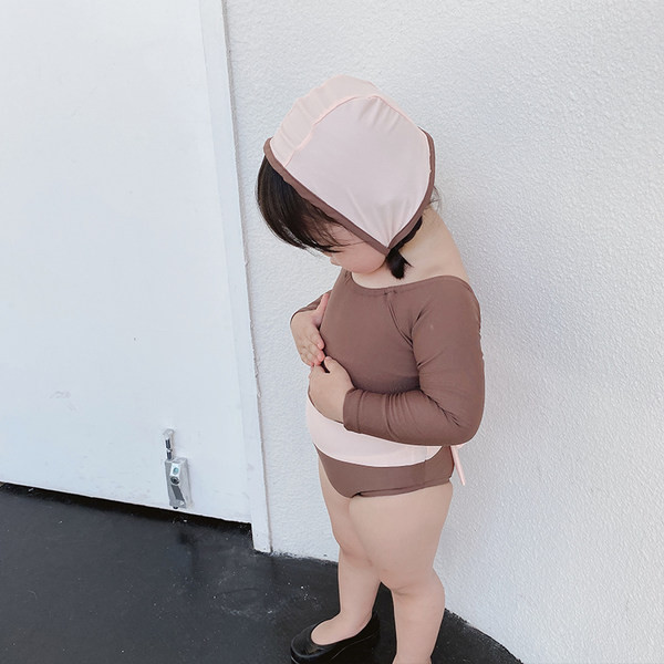 Παιδικό ολόσωμο μαγιό με μακριά μανίκια - καφέ χρώμα