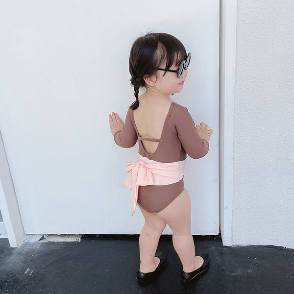 Παιδικό ολόσωμο μαγιό με μακριά μανίκια - καφέ χρώμα