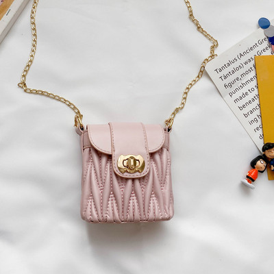 Stiilne lastekoti tavaline pandlaga mudel