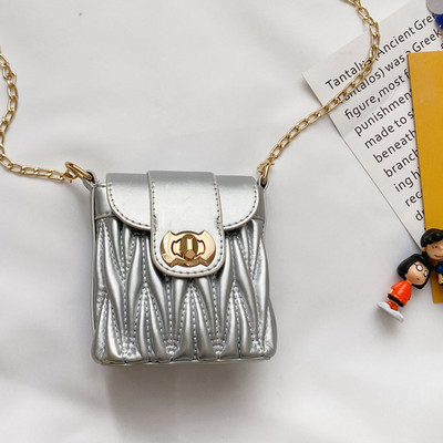 Stiilne lastekoti tavaline pandlaga mudel