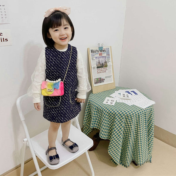 Elegantna dječja mini torba s kopčom i ukrasnim perlama