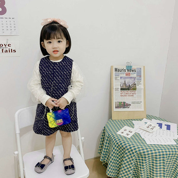 Elegantna dječja mini torba s kopčom i ukrasnim perlama