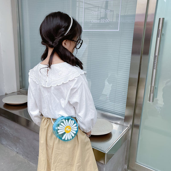 Κομψή παιδική στρογγυλή τσάντα με μακριά λαβή