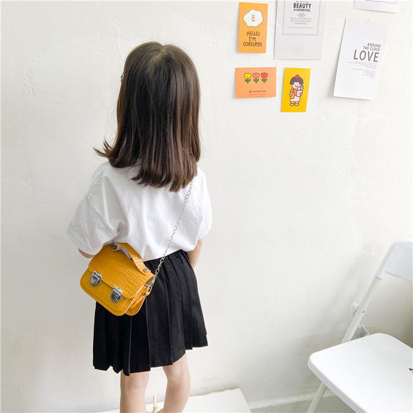 Παιδική μοντέρνα τσάντα απλό μοντέλο με αγκράφα