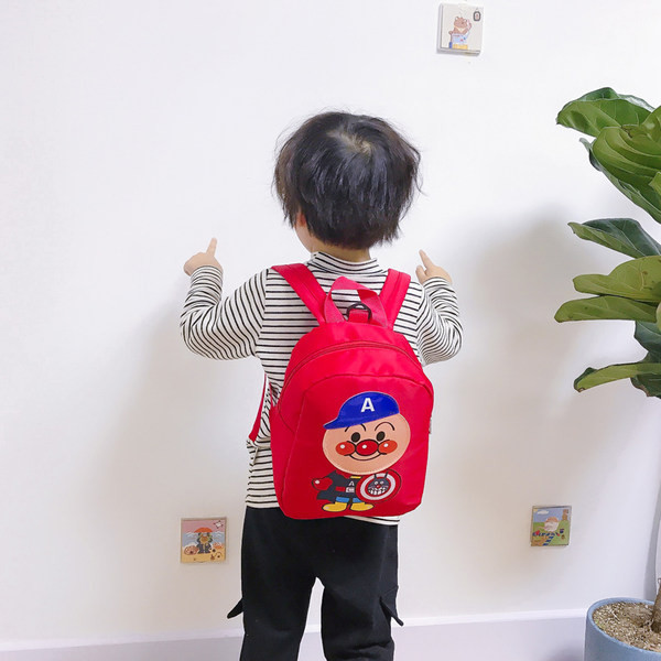 Moderan dječji ruksak s aplikacijom i patentnim zatvaračem za dječake