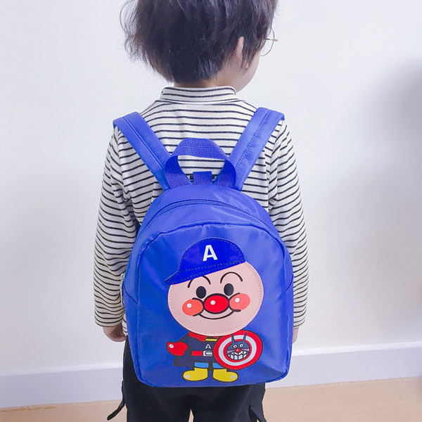 Moderan dječji ruksak s aplikacijom i patentnim zatvaračem za dječake