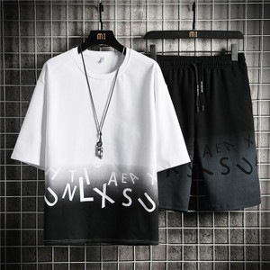 Ανδρική αθλητική φόρμα με επιγραφή και οβάλ ντεκολτέ