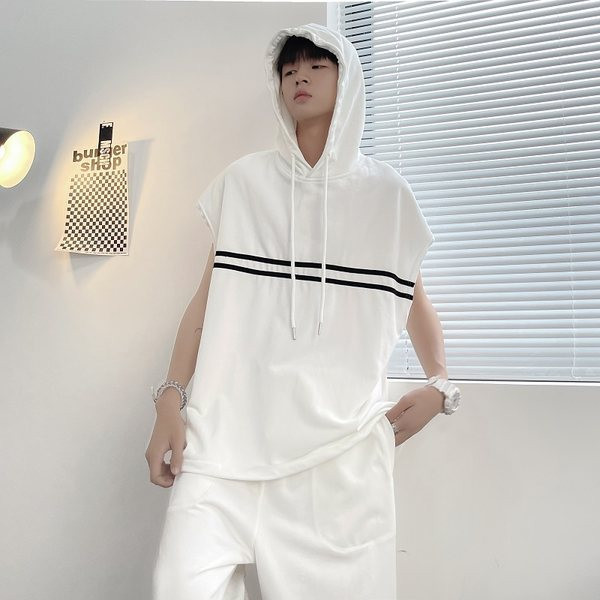 Muški sportski tim s bijelim i crnim kravatama