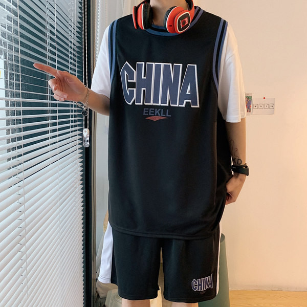 Meeste spordimeeskonna lai mudel kirjaga