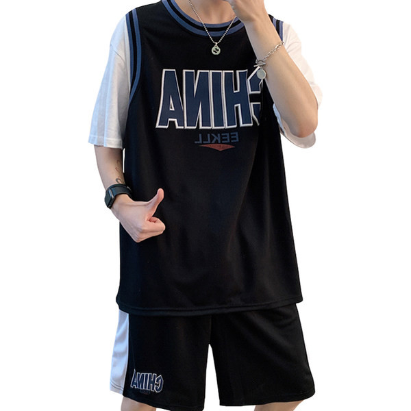 Meeste spordimeeskonna lai mudel kirjaga