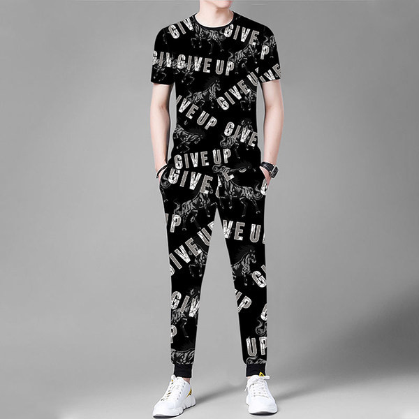 Vyrų laisvalaikio komanda su kišenėmis ir užrašais