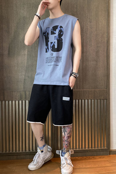 Ανδρική φόρμα νέου μοντέλου σε δύο μέρη σε διάφορα χρώματα