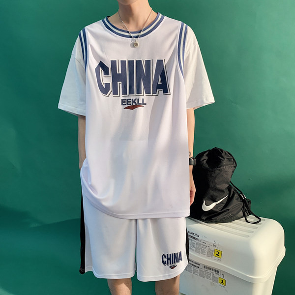 Meeste kaasaegne tiim koos pealdisega - kaheosaline