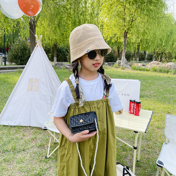 Καθημερινή παιδική τσάντα με μακριά λαβή και αγκράφα